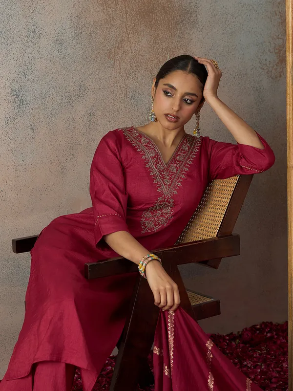 Hritika_Rani_Pink_Silk__Zari_Embroidered_Kurta_With_Trouser_&_Dupatta_Set
