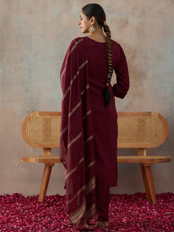 Hritika_Maroon_Silk__Zari_Embroidered_Kurta_With_Trouser_&_Dupatta_Set