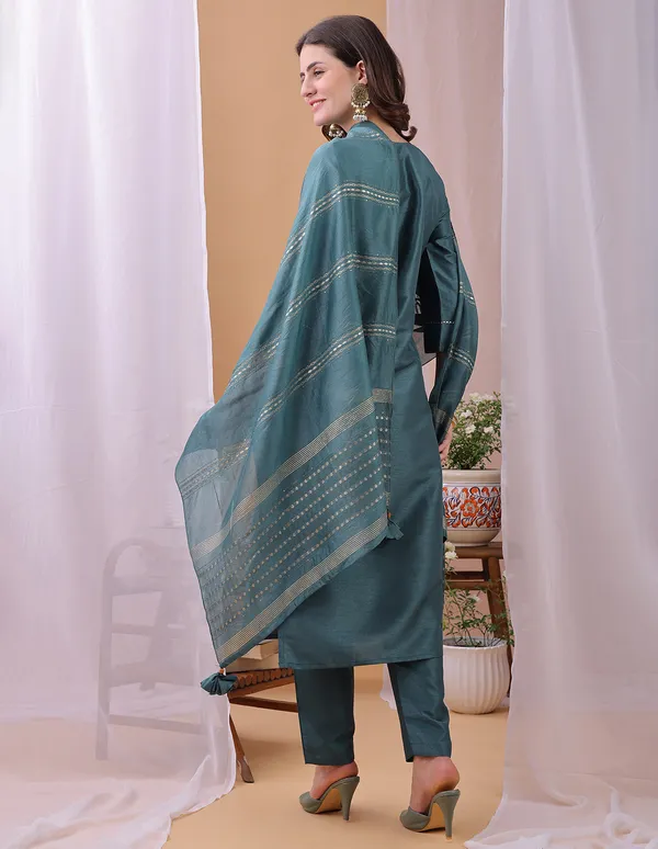 Hritika_Turquoise_Silk__Embroidered_Round_Neck_Kurta_With_Trousers_&_Dupatta