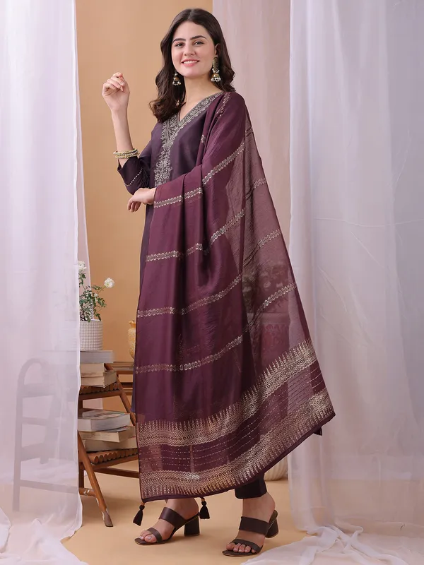 Hritika_Purple_Silk__Zari_Embroidered_Kurta_With_Trouser_&_Dupatta_Set