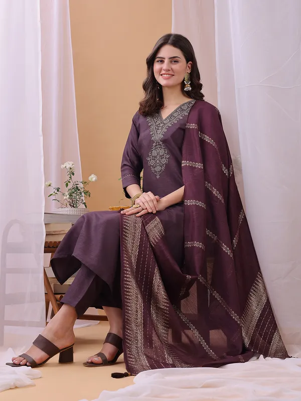 Hritika_Purple_Silk__Zari_Embroidered_Kurta_With_Trouser_&_Dupatta_Set