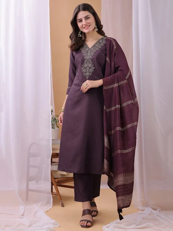 Hritika_Purple_Silk__Zari_Embroidered_Kurta_With_Trouser_&_Dupatta_Set
