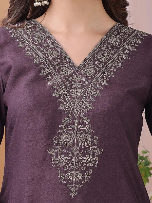 Hritika_Purple_Silk__Zari_Embroidered_Kurta_With_Trouser_&_Dupatta_Set