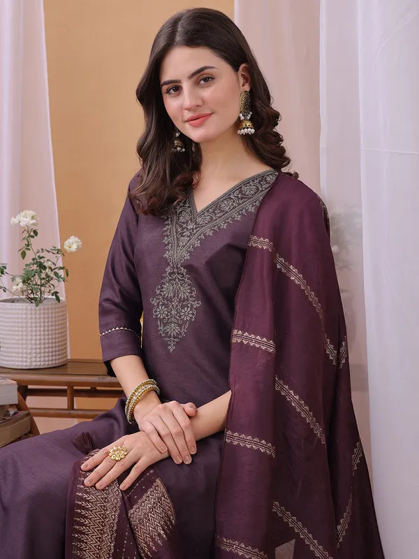 Hritika_Purple_Silk__Zari_Embroidered_Kurta_With_Trouser_&_Dupatta_Set