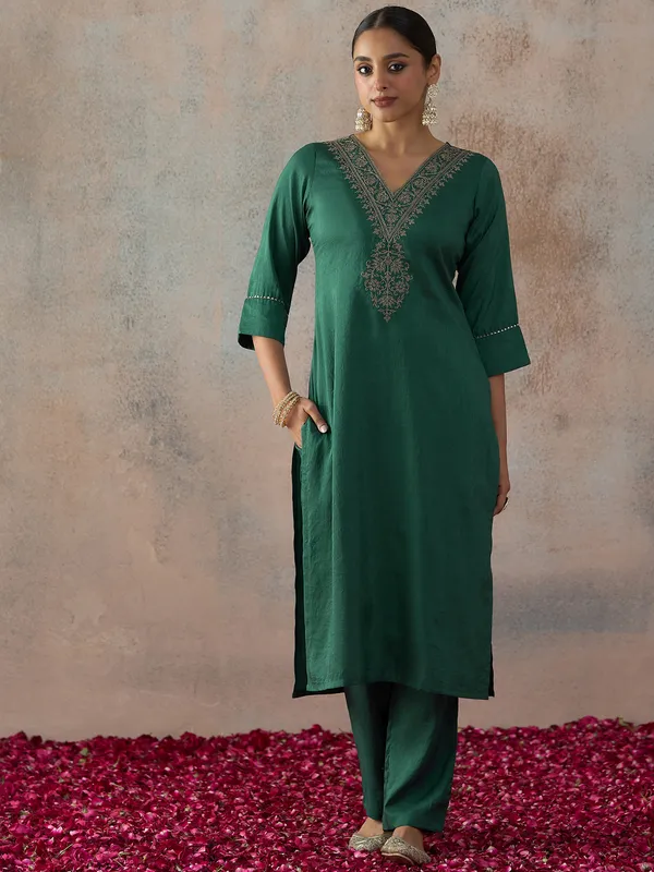 Hritika_Rama_Green_Silk__Zari_Embroidered_Kurta_With_Trouser_&_Dupatta_Set