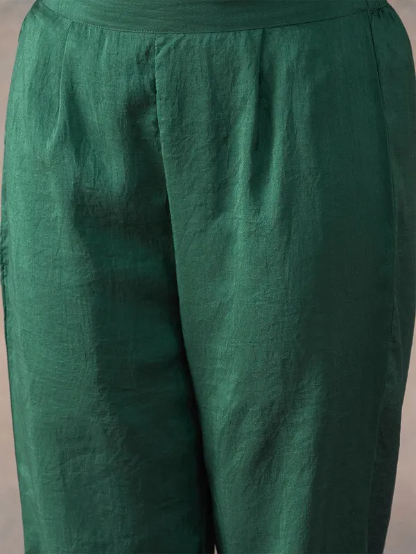 Hritika_Rama_Green_Silk__Zari_Embroidered_Kurta_With_Trouser_&_Dupatta_Set