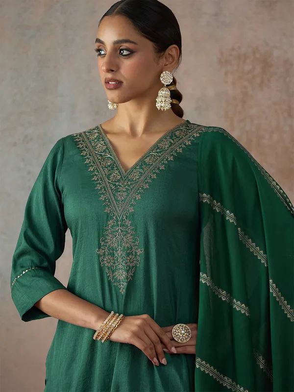 Hritika_Rama_Green_Silk__Zari_Embroidered_Kurta_With_Trouser_&_Dupatta_Set