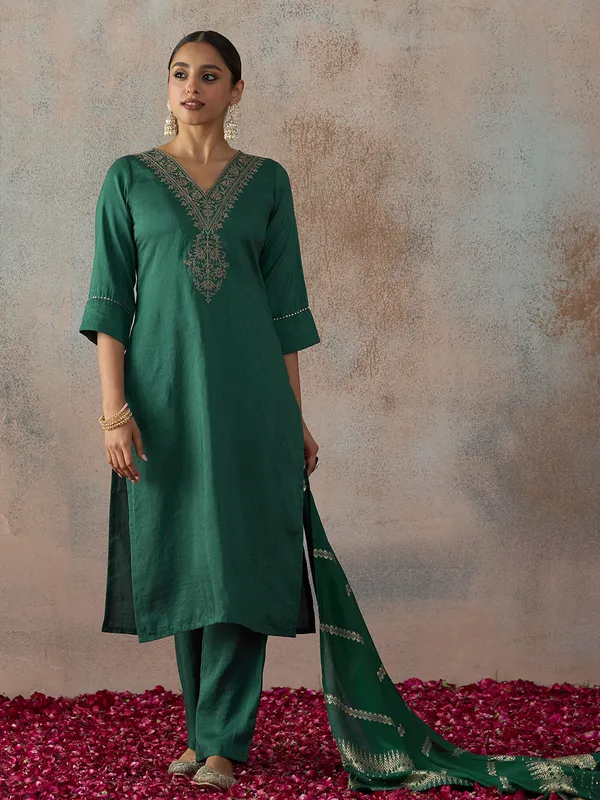 Hritika_Rama_Green_Silk__Zari_Embroidered_Kurta_With_Trouser_&_Dupatta_Set