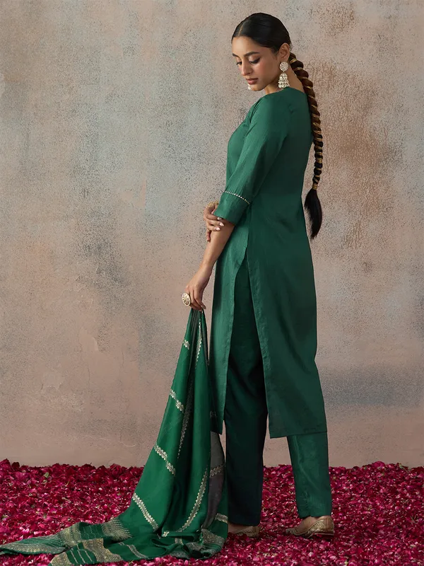 Hritika_Rama_Green_Silk__Zari_Embroidered_Kurta_With_Trouser_&_Dupatta_Set