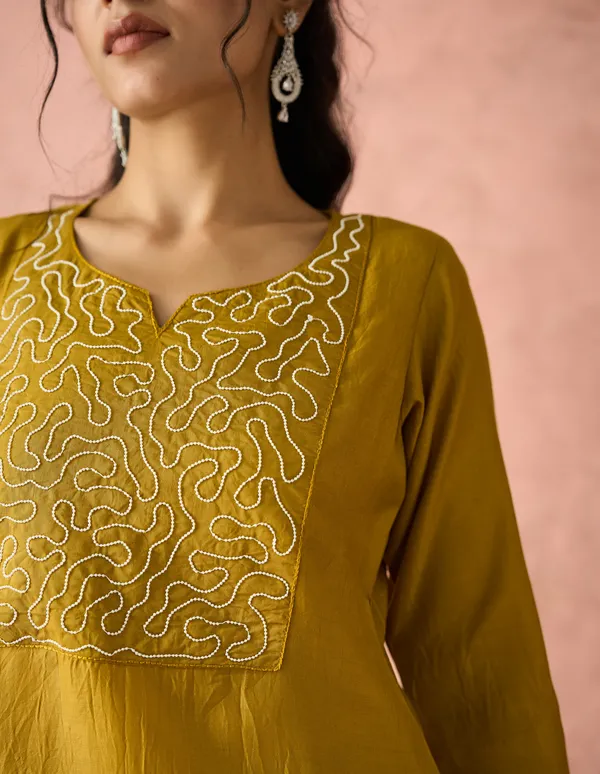 Hritika_Yellow_Silk__Thread_Work_Embroidered_Kurta_with_Trouser_Set