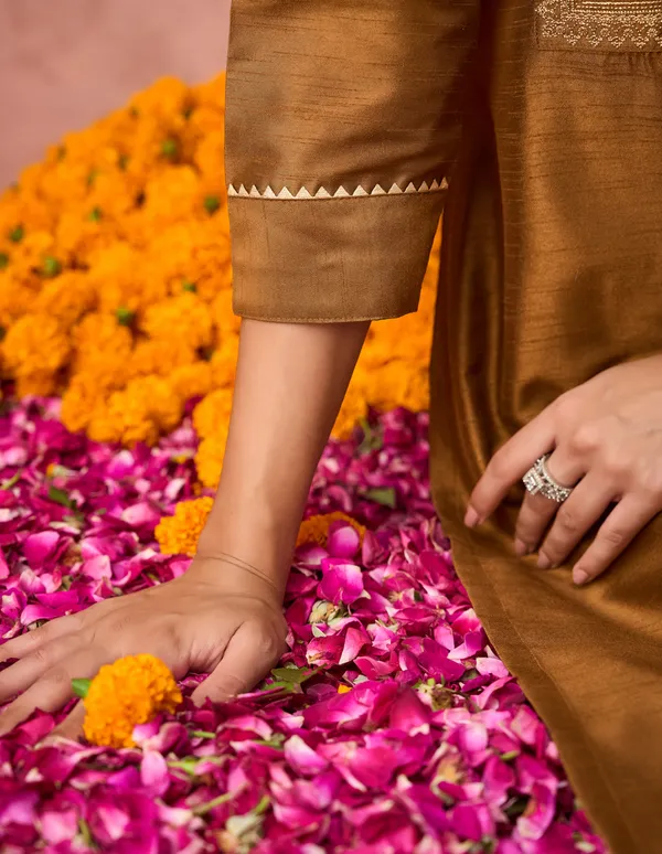 Hritika_Brown_Silk__Embroidered_Round_Neck_Kurta_With_Trousers_&_Dupatta