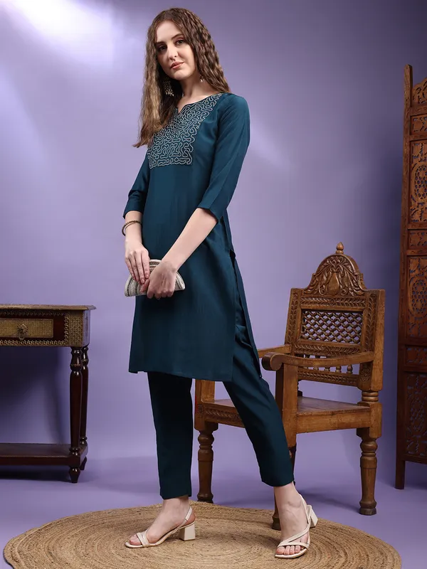 Hritika_Teal_Silk__Thread_Work_Embroidered_Kurta_with_Trouser_Set