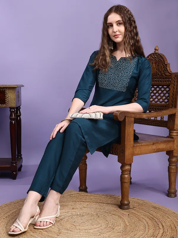 Hritika_Teal_Silk__Thread_Work_Embroidered_Kurta_with_Trouser_Set