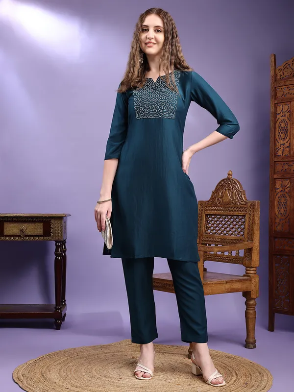 Hritika_Teal_Silk__Thread_Work_Embroidered_Kurta_with_Trouser_Set