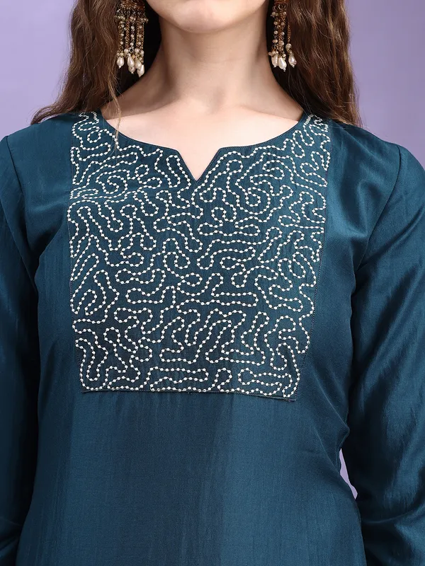 Hritika_Teal_Silk__Thread_Work_Embroidered_Kurta_with_Trouser_Set