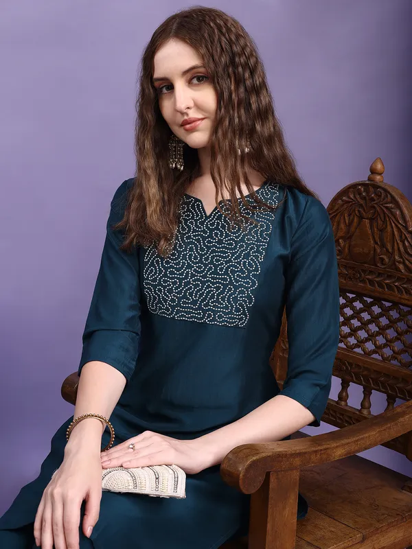 Hritika_Teal_Silk__Thread_Work_Embroidered_Kurta_with_Trouser_Set
