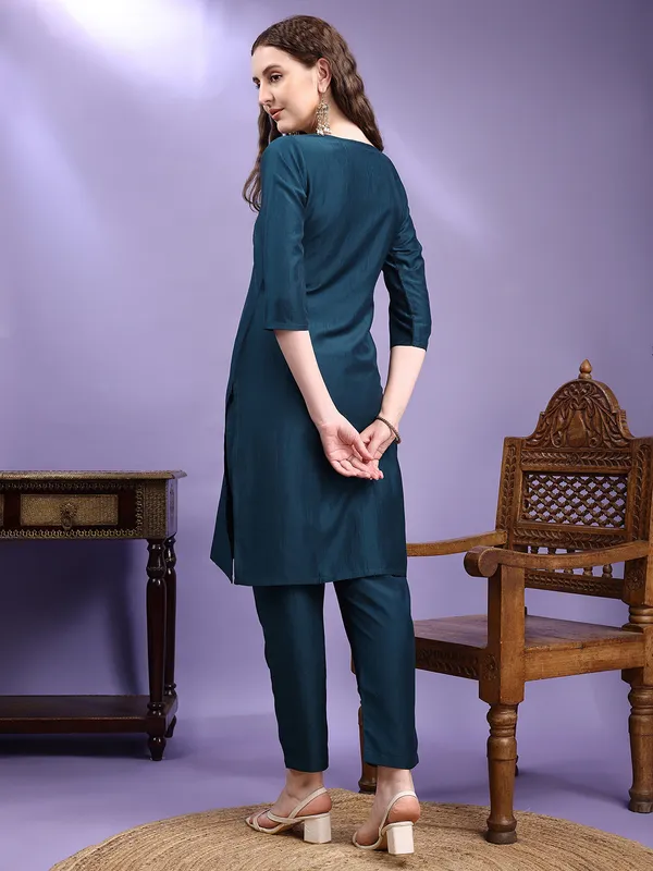 Hritika_Teal_Silk__Thread_Work_Embroidered_Kurta_with_Trouser_Set