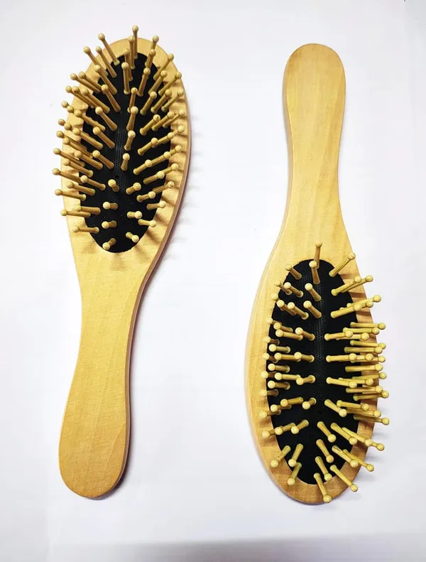 Wooden_Hair_Brush_With_Rounded_Pins