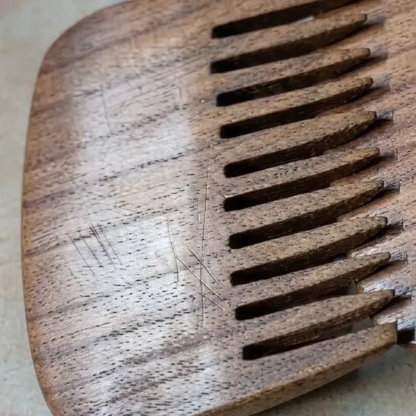 Brown_Natural_Wood_Fine_Tooth_Hair_Comb_For_Unisex