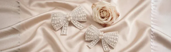 White_Metal_Alloy_Pearl_Embellished_Hair_Bow_Clip_For_Girls