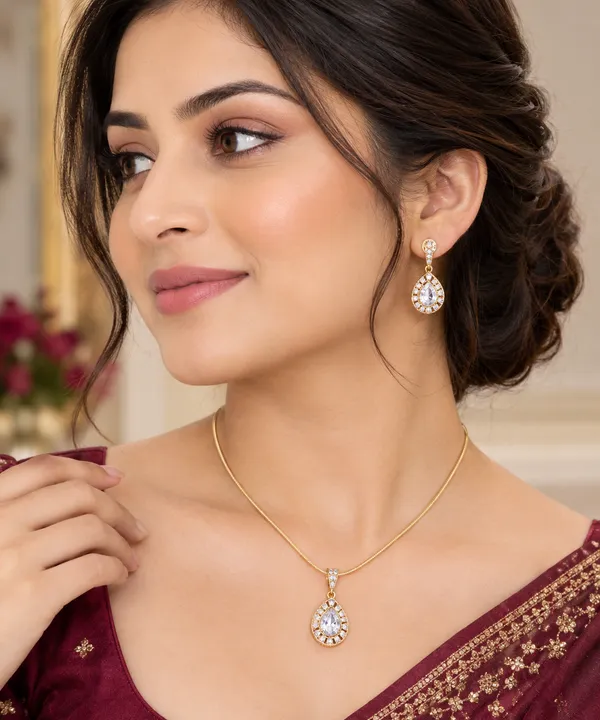 Gold_Tone_Teardrop_Pendant_Necklace_And_Earrings_Set