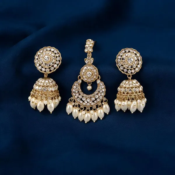 Silver_Kundan_Pearl_Gemstone_Bridal_Earrings_Maang_Tikka_Set_For_Women