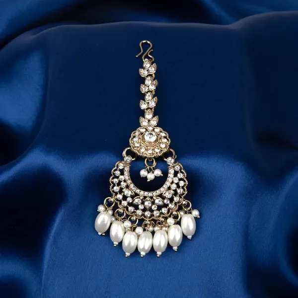Silver_Kundan_Pearl_Gemstone_Bridal_Earrings_Maang_Tikka_Set_For_Women