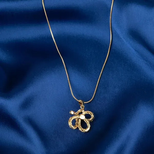 Gold_Plated_Minimalist_Loop_Pendant_Necklace_For_Women