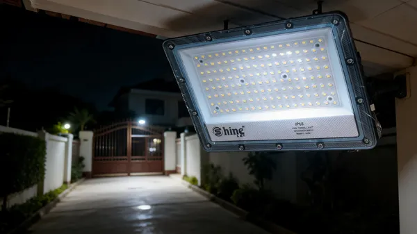 Fiber_Outdoor_Cool_White_LED_Flood_Light