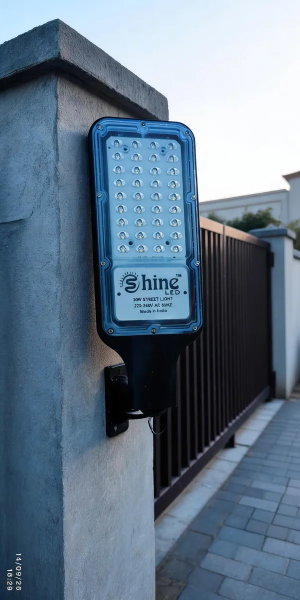 Fiber_Outdoor_Cool_White_30W_LED_Street_Light