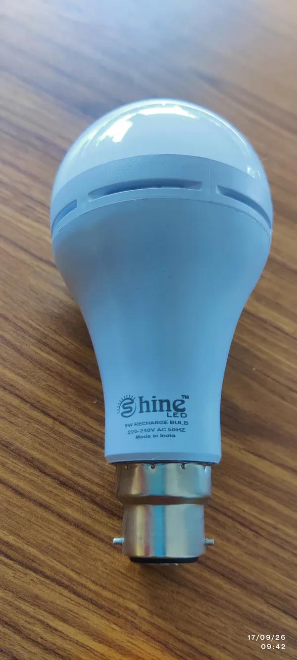 Shine_LED_9W_Rechargeable_Bulb