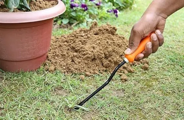 AGT_Hand_Weeder_-_1_Pc_(Orange_Handle,_Black_Blade)_Garden_Tool_Kit_(1_Tools)
