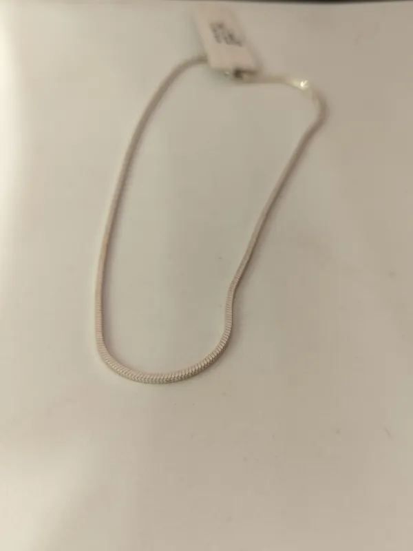 Silver_Tone_Minimal_Chain_Necklace_for_Women