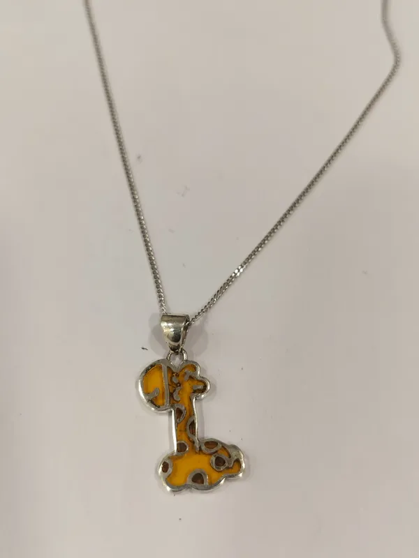 Silver-Tone_Metal_Giraffe_Pendant_Necklace_for_Women