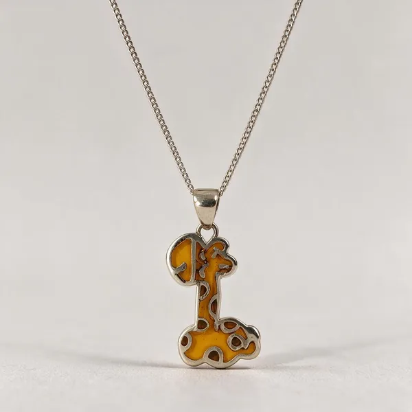 Silver-Tone_Giraffe_Chain_Pendant_For_Women