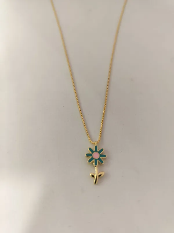 Gold_Tone_Floral_Pendant_Necklace_for_Women