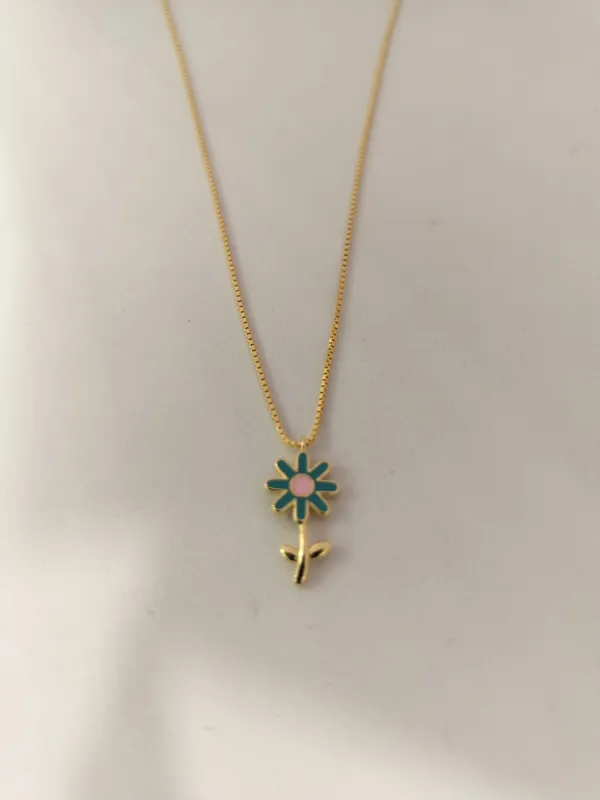 Gold_Tone_Floral_Pendant_Necklace_for_Women