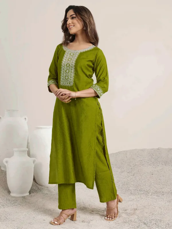 Green_Embroidered_Straight_Kurta_Set_For_Women