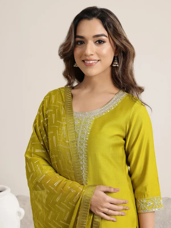 Yellow_Printed_Straight_Fit_Kurta_Set_for_Women