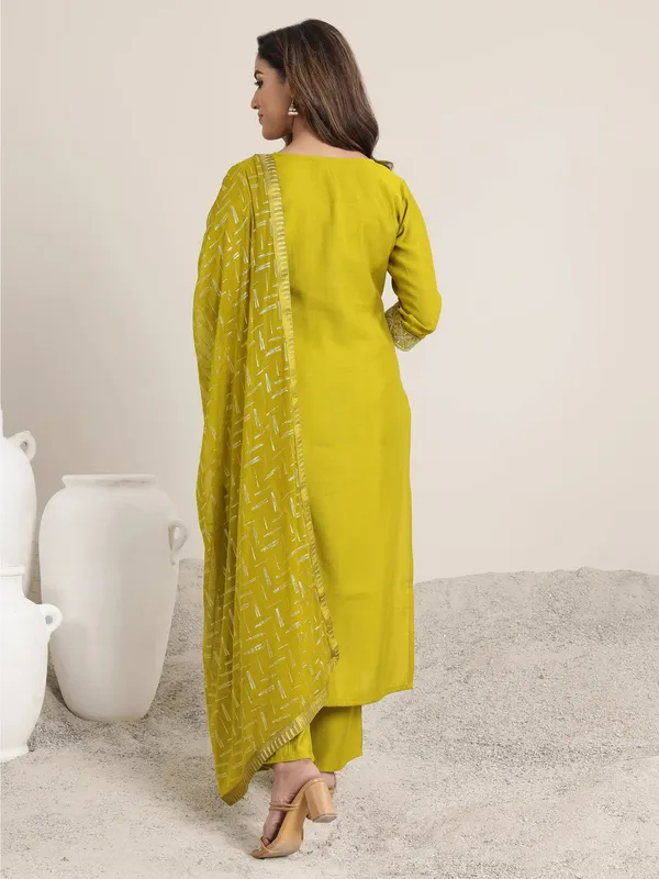 Yellow_Printed_Straight_Fit_Kurta_Set_for_Women