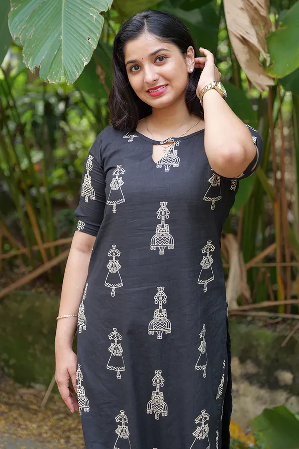 Black_Printed_Straight_Kurti_for_Women