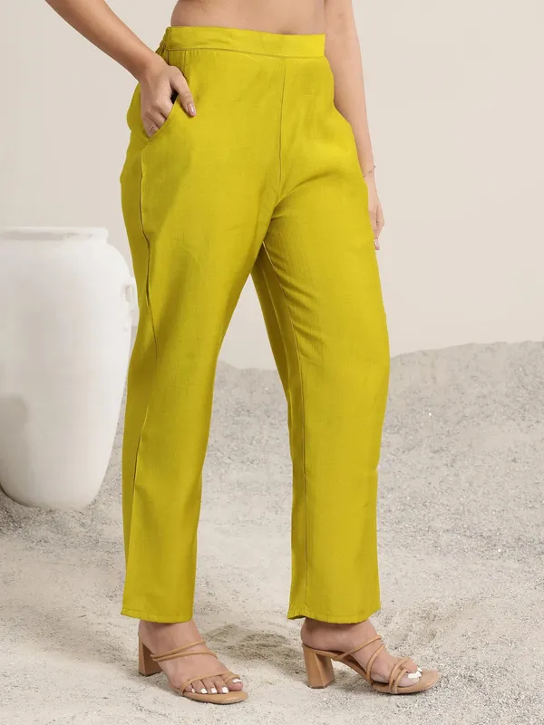Yellow_Printed_Straight_Fit_Kurta_Set_for_Women