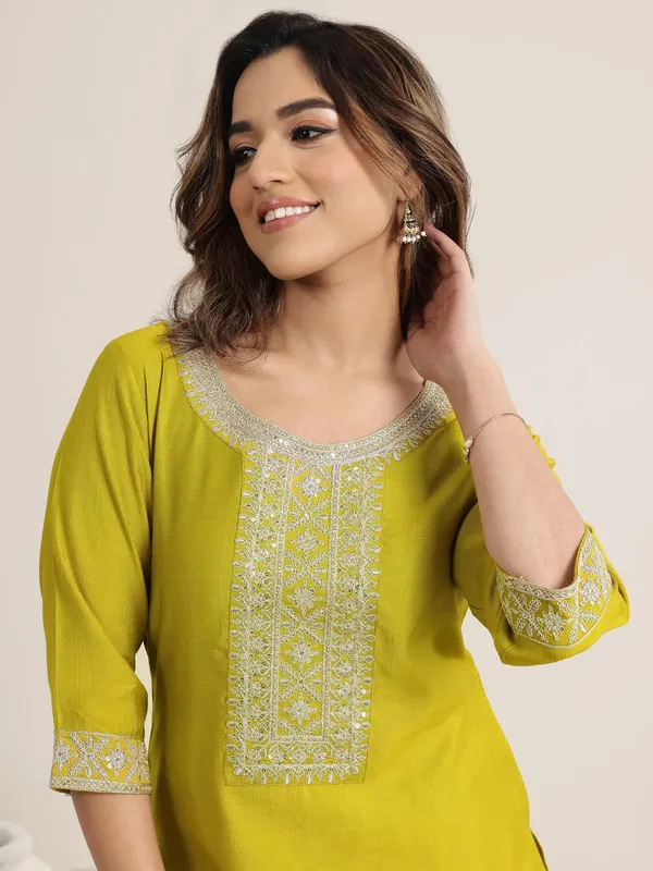 Yellow_Printed_Straight_Fit_Kurta_Set_for_Women