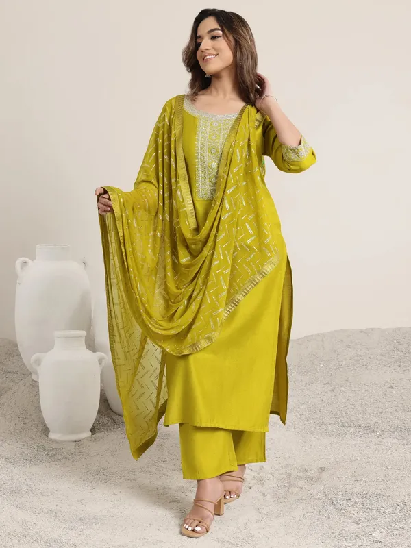 Yellow_Printed_Straight_Fit_Kurta_Set_for_Women