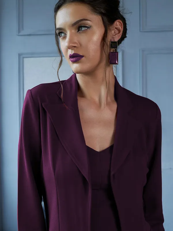 Burgundy_Tailored_Blazer_And_Trousers_Set_For_Women