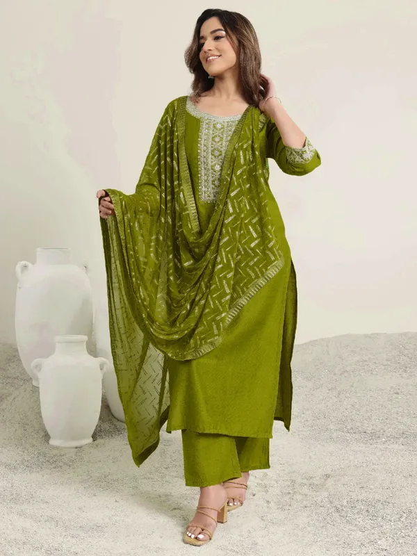 Green_Embroidered_Straight_Kurta_Set_For_Women