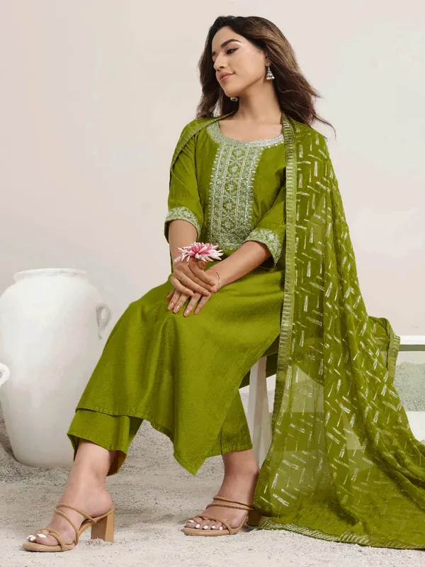 Green_Embroidered_Straight_Kurta_Set_For_Women