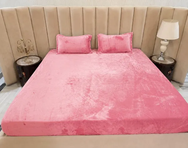 Royal_Looms_Velvet_King_Fitted_(Elastic)_320_Tc_Solid_1_Winter_Bedsheet_With_2_Pillow_Covers_(Pink)