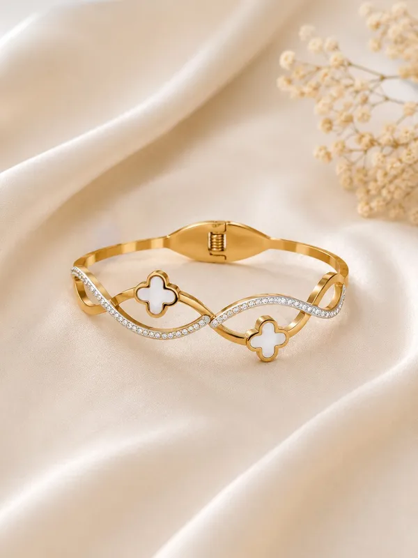 Elegant_Gold_Clover_Crystal_Cuff_Bracelet