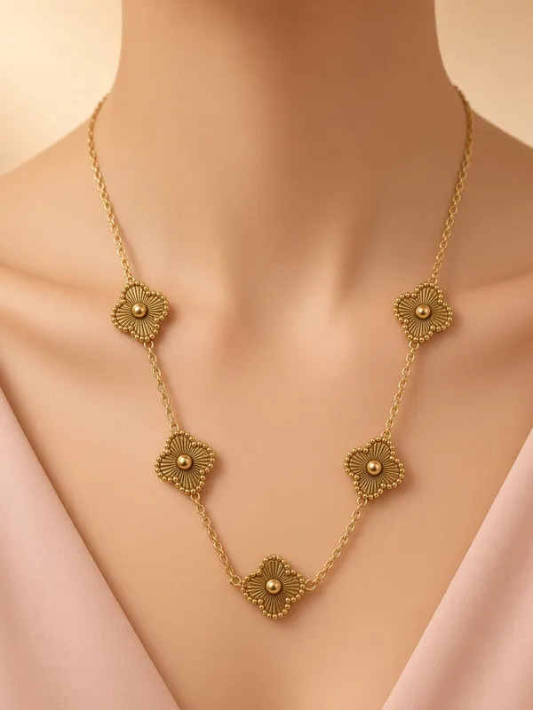Vintage_Clover_Medallion_Necklace